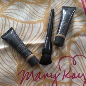 Mary Kay TimeWise Foundation Set (BEIGE W160 in Matte and Luminous)with Brush